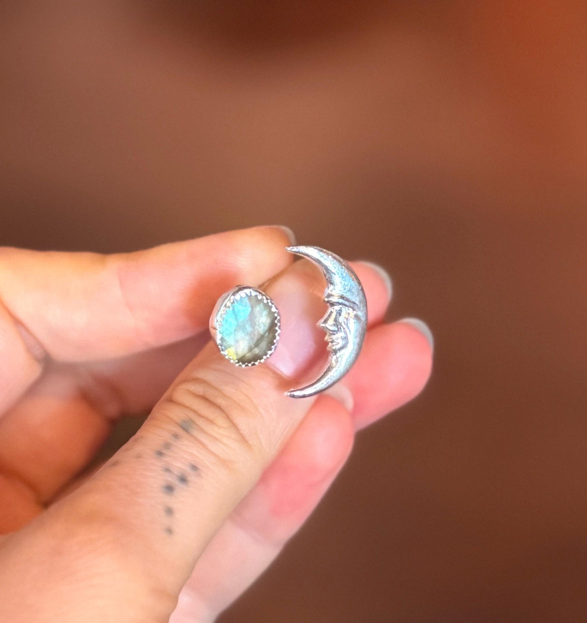 La Luna Labradorite Adjustable/bypass Ring in sterling