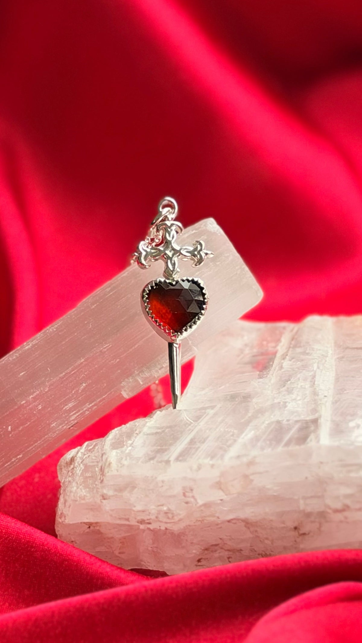 Bleeding Hearts Gartnet Necklace