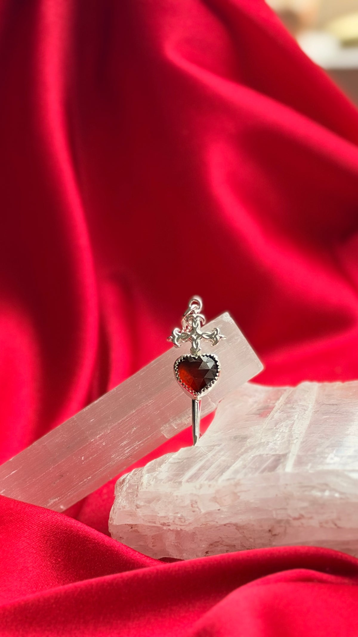 Bleeding Hearts Gartnet Necklace