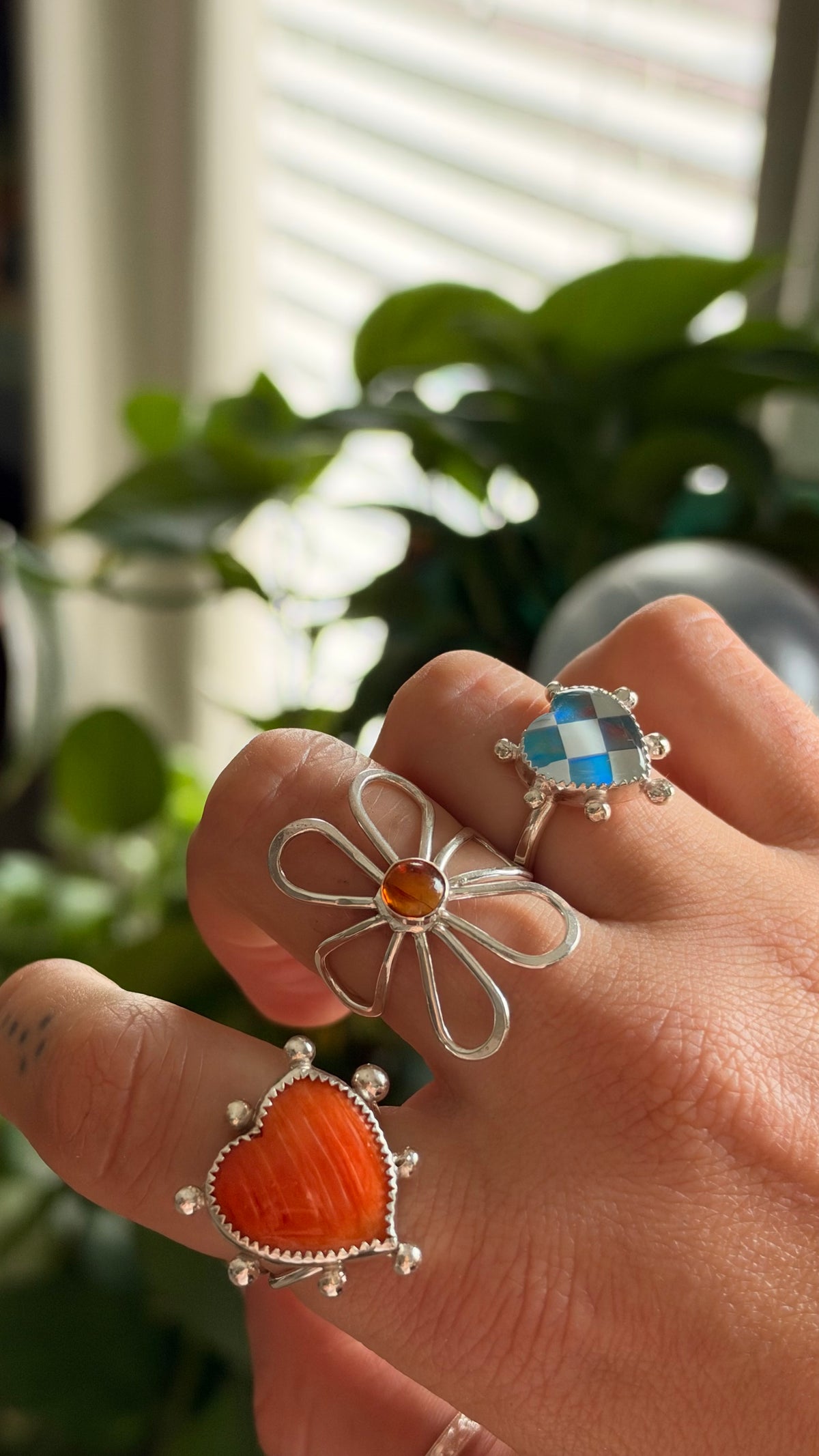 Queen of Hearts Ring Spiny Oyster size 7