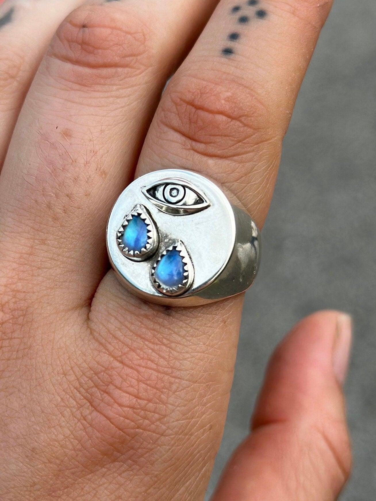 Cry me a River • Unisex Signet Ring size 10 • Eye ring • Mens signet ring